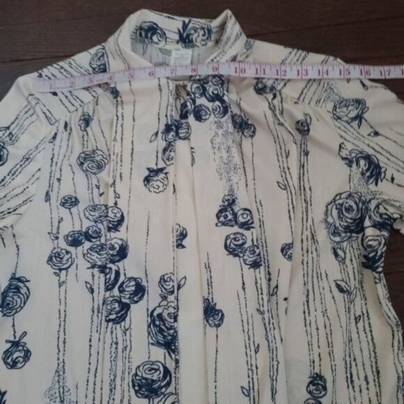 Vintage 70s Cream Navy Rose Print Button Shirt - Picture 8 of 13